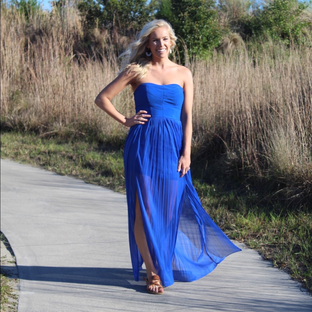 Gorgeous blue maxi dress!